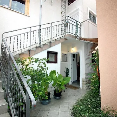Apartment Leana *