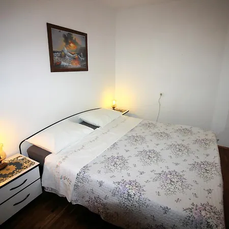 Apartment Leana